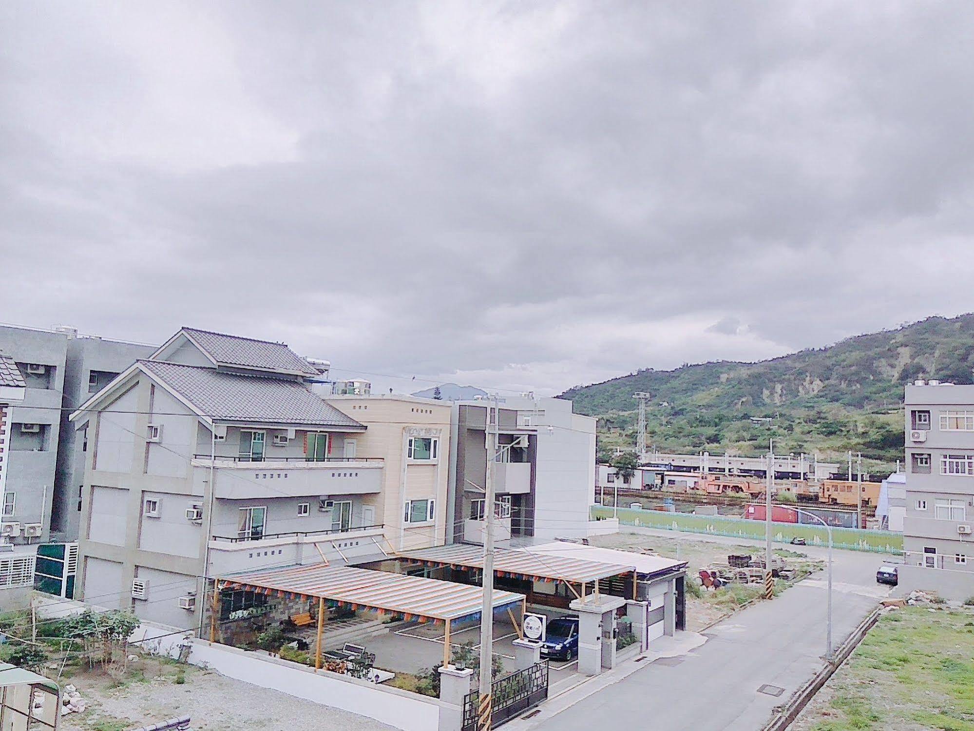 Railway Traveler B&B Taitung Экстерьер фото